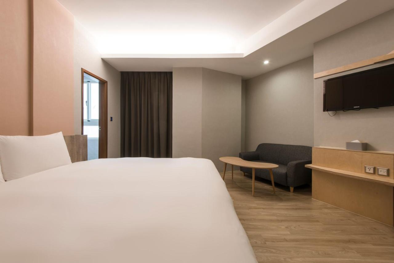 Sparrow Hotel Тайчжун Екстер'єр фото