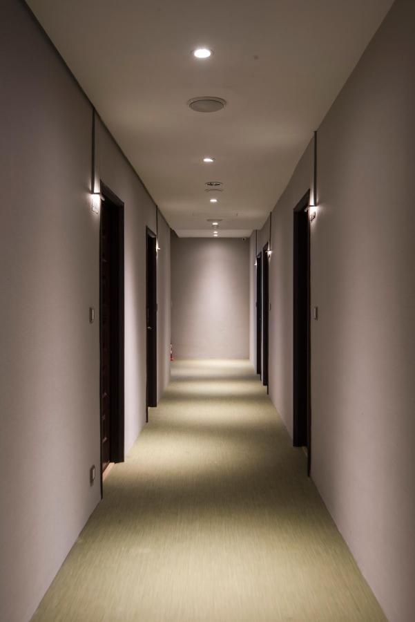 Sparrow Hotel Тайчжун Екстер'єр фото