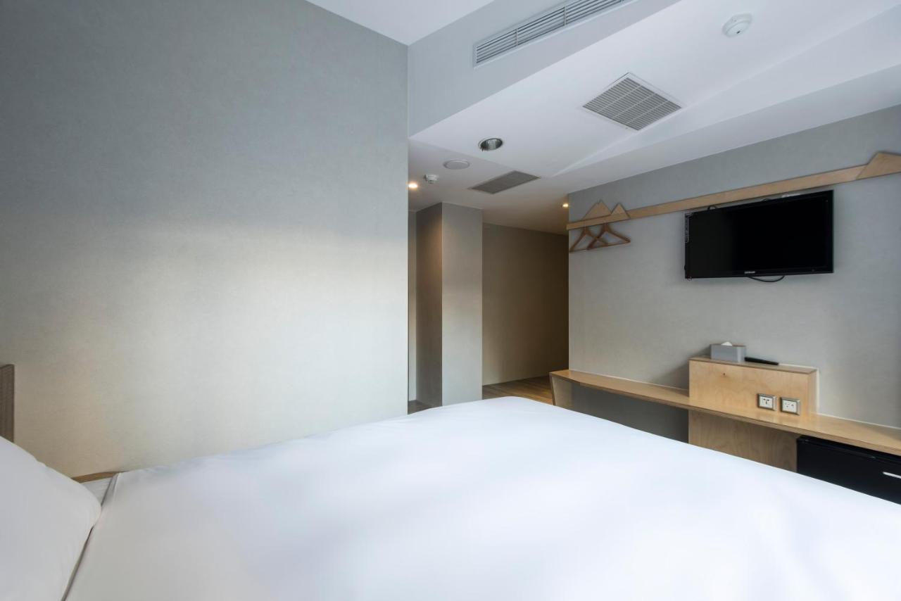 Sparrow Hotel Тайчжун Екстер'єр фото